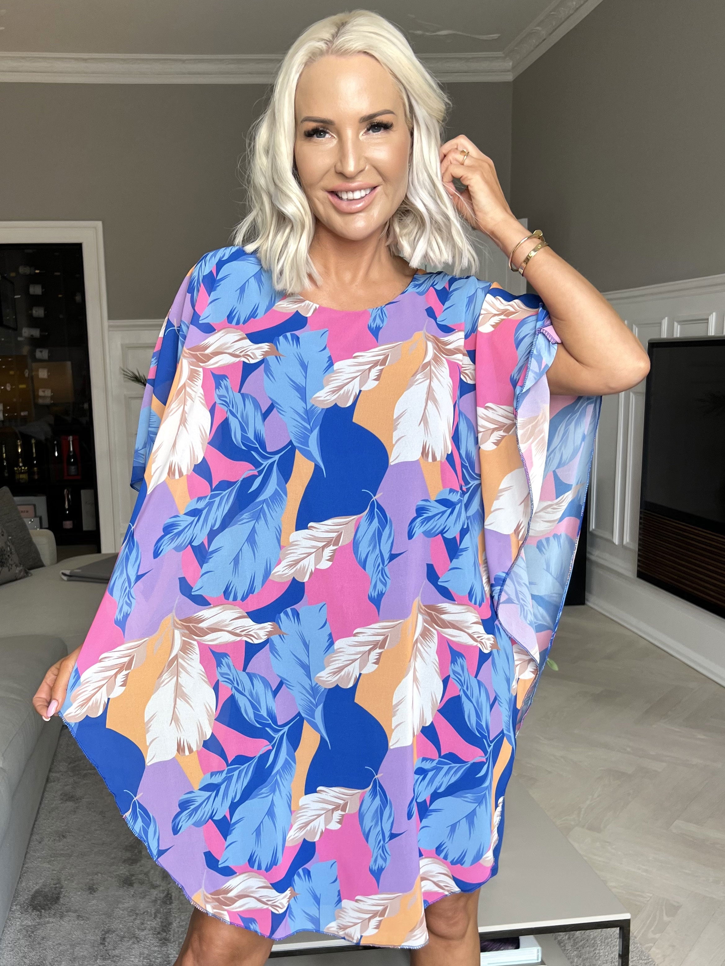 Kenya Feather - Tunikakjole med mønstret chiffonlag